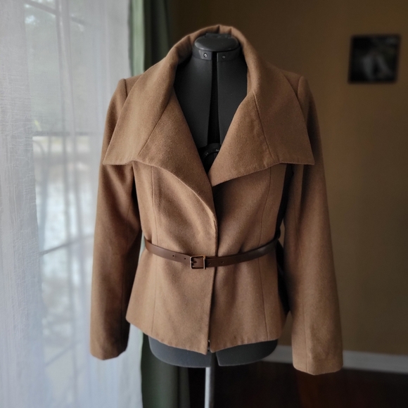 LTD Chic Tan Women's Wool Short Jacket with Button Closure and Belt Size Large - Picture 2 of 11